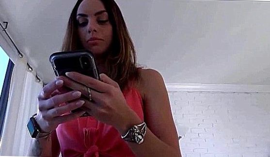Худышка проводила время со своим парнем и решила с ним потрахаться на кухне, порно видео